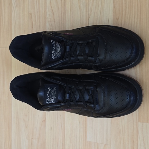 Levi's Miles Black Sneakers Classic Low-Top Design Size 10.5 - Picture 3 of 9